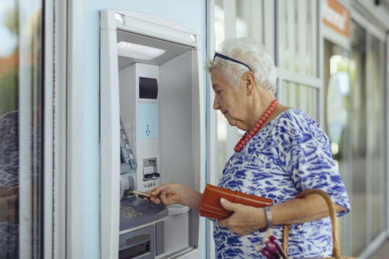 11% Monthly Cash Flow: This Dividend Stock Could Be a TFSA ATM