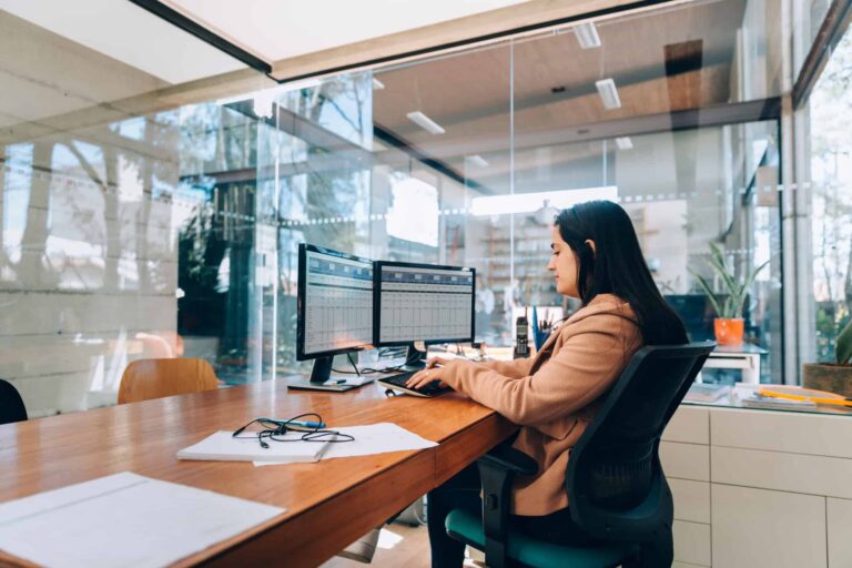 2 Canadian Tech Stocks Ready to Rise Through 2026