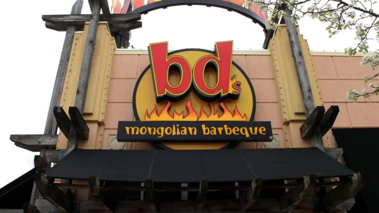 34-year-old Asian restaurant chain down to 7 locations nationwide