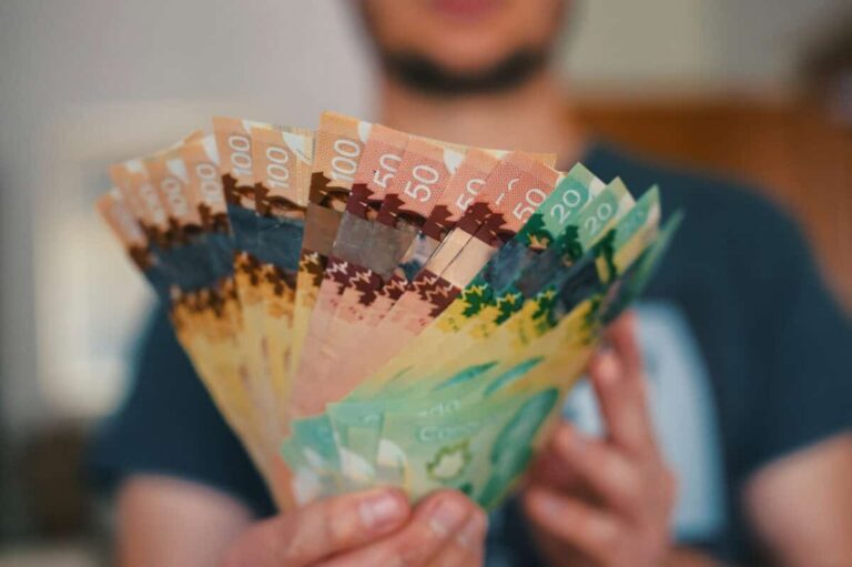 A 6.2% Dividend Stock Paying Monthly Cash