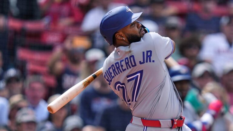 Blue Jays’ Guerrero Jr. exits vs. Cubs with apparent back issue