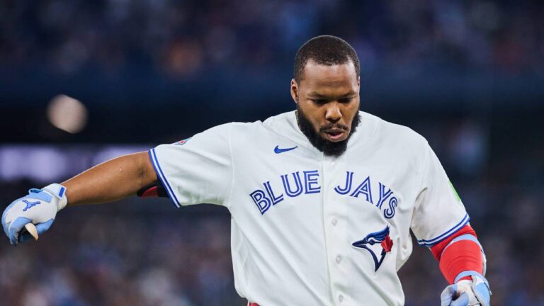 Blue Jays’ Schneider won’t bench Guerrero Jr. amid struggles