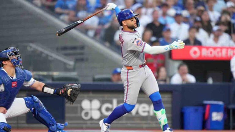 Blue Jays snap losing streak as Bichette returns to Toronto