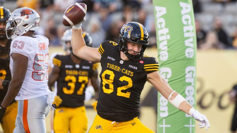 Bo Levi Mitchell throws 5 TD passes, Tiger-Cats beat Lions