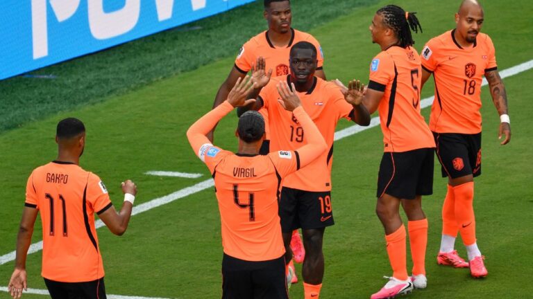 Brian Brobbey, Netherlands roll in the rain to beat Tunisia and top Group F
