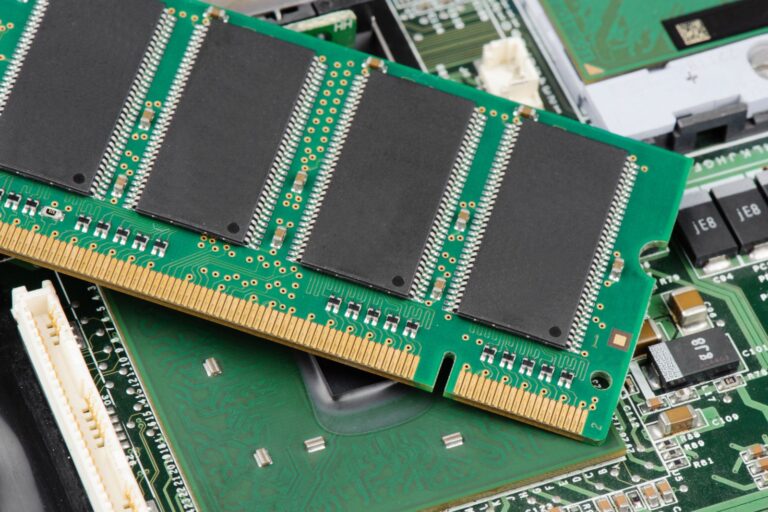 Broader Market Settles Higher as Chipmakers Rally