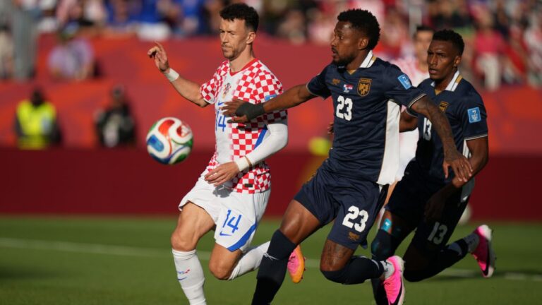 Croatia stays alive for knockouts, eliminates Panama with win