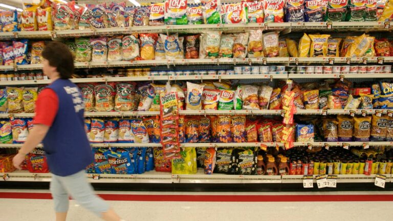 Customer trend sends Kroger, grocery chains worrisome signal