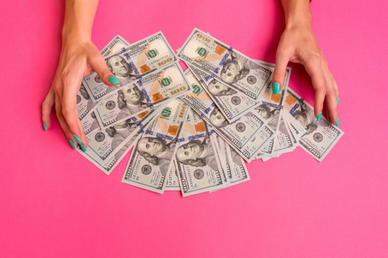 Dollar Soars on Fed Rate Hike Expectations