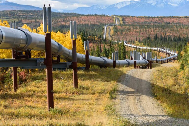 Enbridge: Buy, Sell, or Hold in 2026?