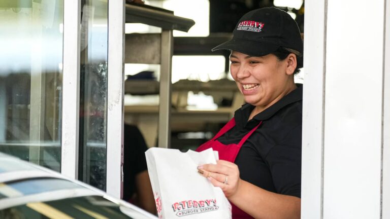 Fast-food burger chain closing iconic location after 10 years