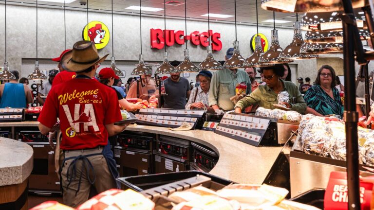 Fast-growing, cult-favorite chain expands into new markets