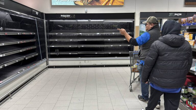 Grocery chain resumes store closures after monthslong pause