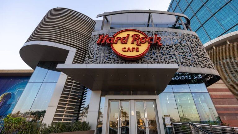 Iconic restaurant chain exits longtime tourist spots