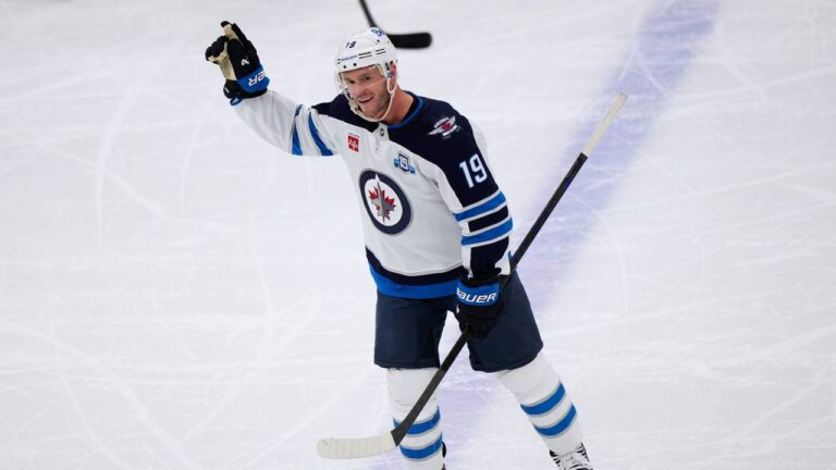 Jonathan Toews announces retirement after 16 seasons in the NHL