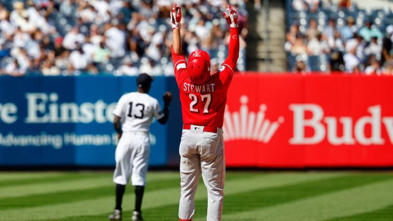 MLB Roundup: Stewart has six RBIs as Reds rout Yankees
