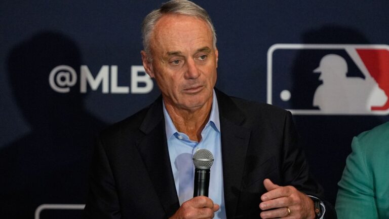 MLB proposes limiting most free agent contracts to five years