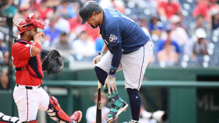 Mariners’ Naylor, Munoz exit vs. Nationals with injuries