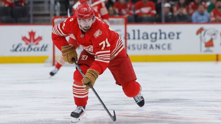 NHL Rumour Roundup: Larkin’s trade request shakes up centre market