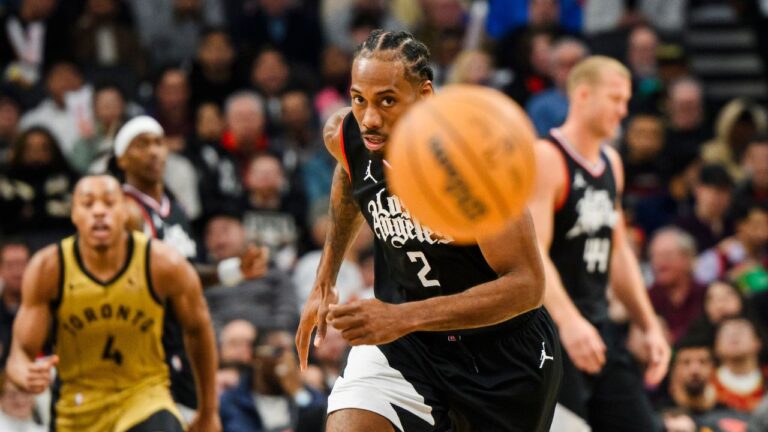 ‘National Treasure’: Raptors fans react to Kawhi’s reported return