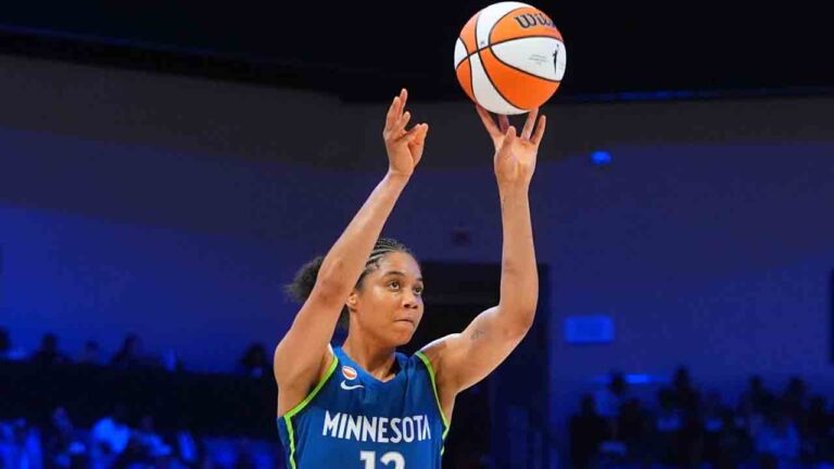 Nia Coffey, full team effort help Lynx douse Fire