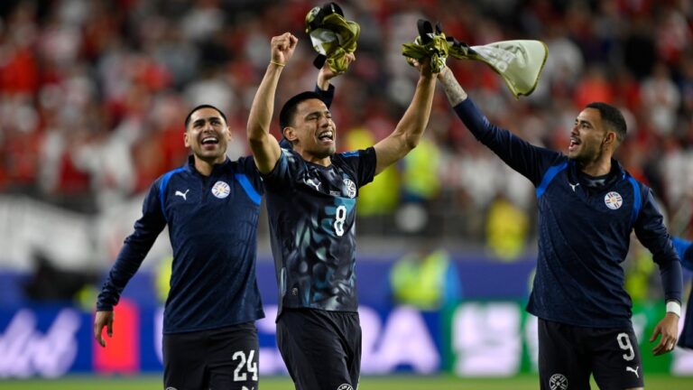 Paraguay eliminates Turkiye despite being down to 10 men