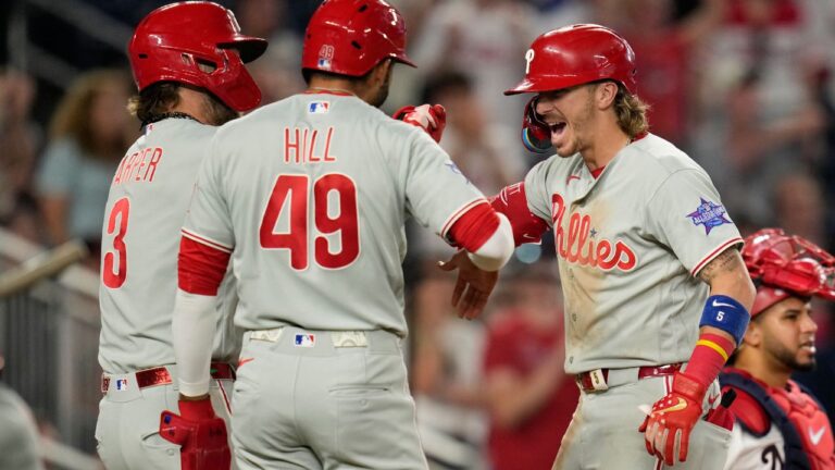 Phillies score eight runs in ninth inning to rally past Nationals