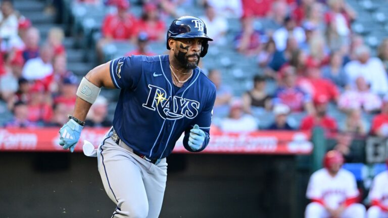 Rays DH Yandy Diaz injures shoulder vs. Diamondbacks, considered day to day