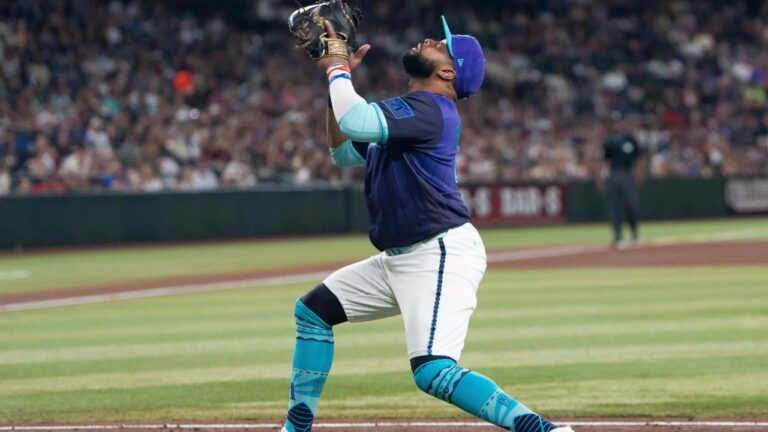 Report: Braves sign veteran first baseman Carlos Santana to minor-league contract