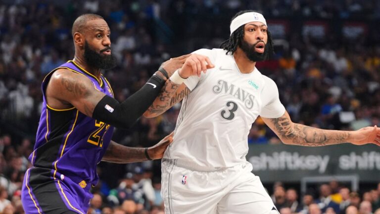 Report: Warriors trying to acquire LeBron James, Anthony Davis