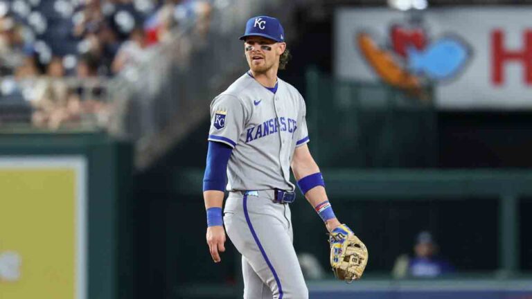 Royals’ Bobby Witt Jr. exits with right knee discomfort