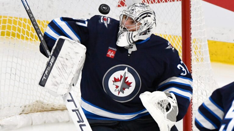 Sabres discussing deal for Jets star goalie Connor Hellebuyck