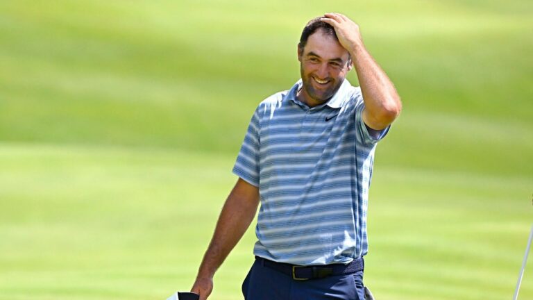 Scottie Scheffler narrowly misses 59, takes lead at Travelers