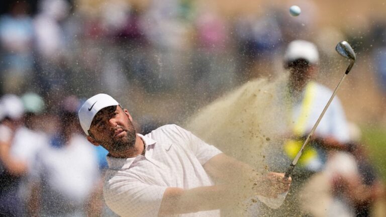 Scottie Scheffler trying to chase down Wyndham Clark at U.S. Open