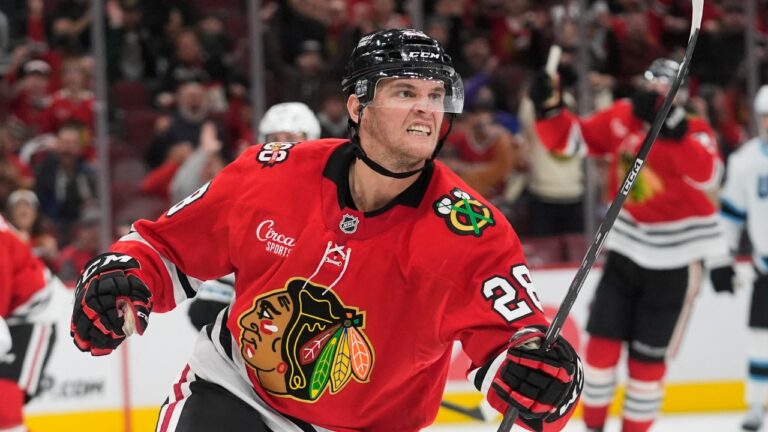 Senators pick up forward Andre Burakovsky in trade with Blackhawks