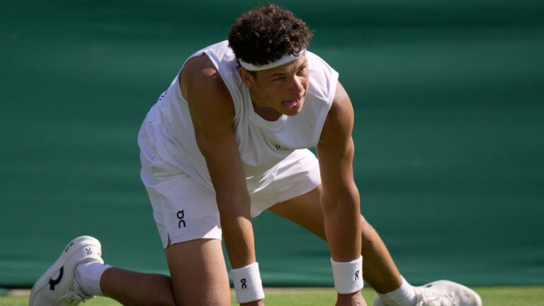 Shelton upset by unseeded Virtanen at Wimbledon after wasting match point