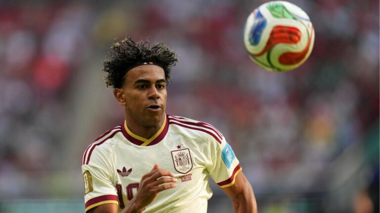 Spain beats Uruguay to win World Cup group