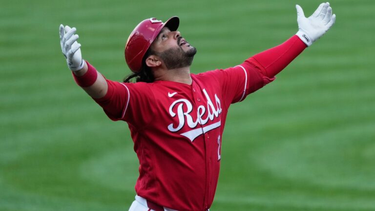 Suarez homers twice to back Burns as Reds rout Mets