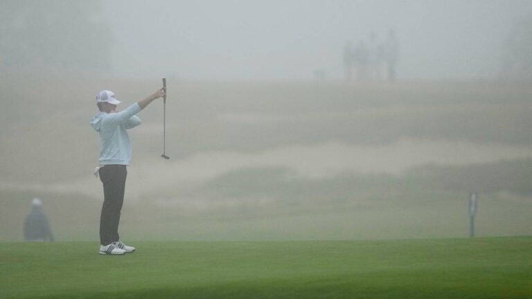 U.S. Open off to slow, foggy start at Shinnecock Hills