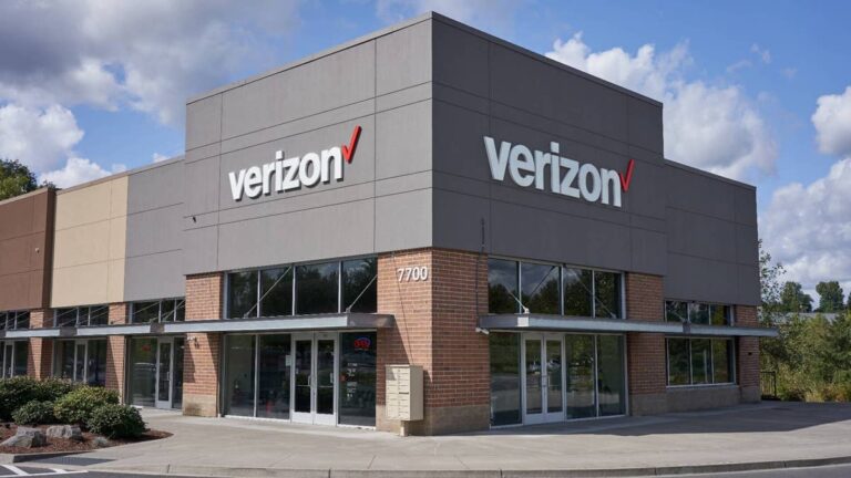 Verizon adds new offer that removes 2 major fees for customers
