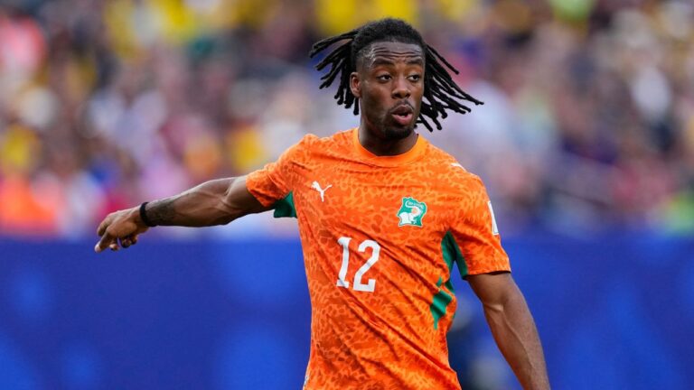 Wahi trains with Ivory Coast in Toronto after getting clearance to travel