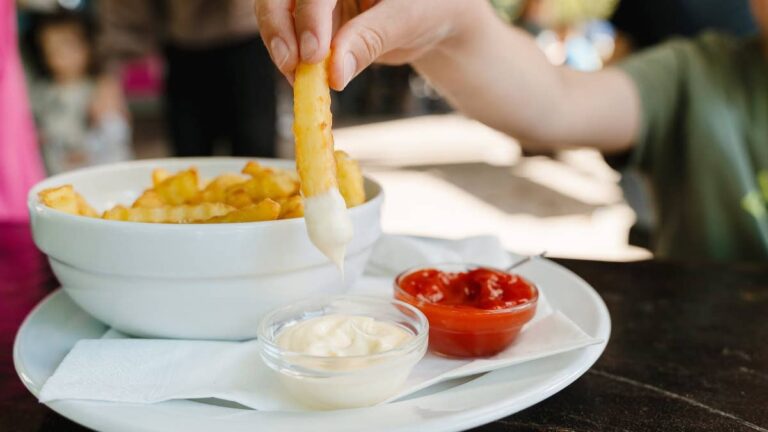 Walmart lands 3 exclusive Heinz sauces in all-American flavors
