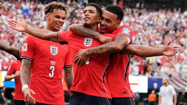 World Cup Daily: Field filling out for knockout round