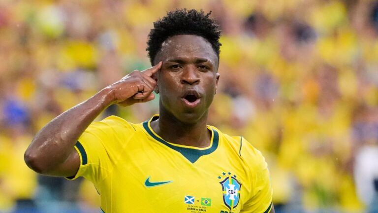 World Cup Daily: Star forwards continue to shine