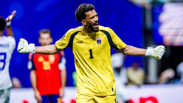 World Cup Daily: Underdogs, goalkeepers shine