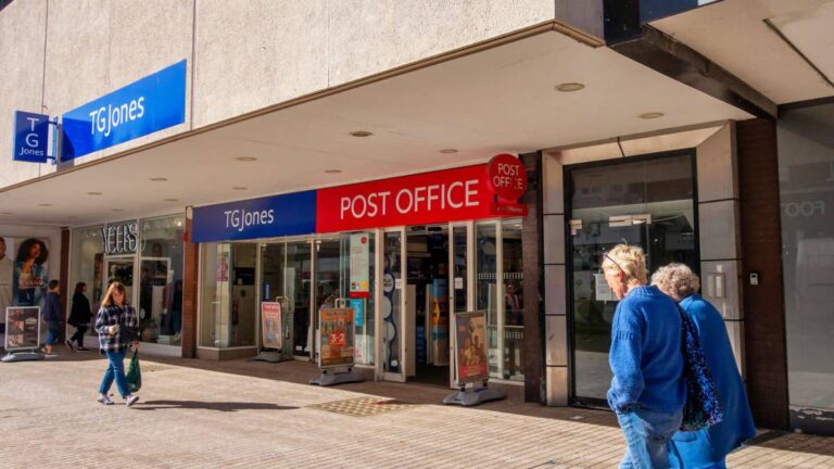 234-year-old book and news chain starts closing hundreds of stores