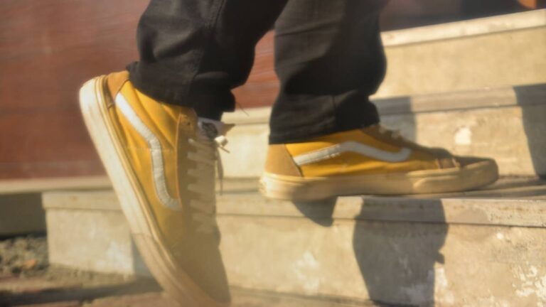 After closing 140 stores, once-cool sneaker brand struggles