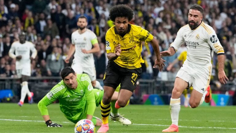 Barcelona agrees to sign Dortmund forward Karim Adeyemi