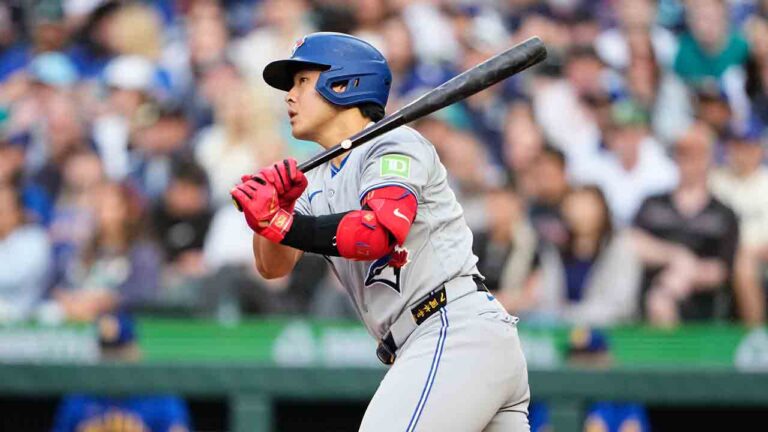 Blue Jays blank Mariners behind Cease as Okamoto earns Rookie of the Month