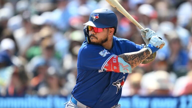 Blue Jays recall Pinango, Van Eyk, place Clase on injured list